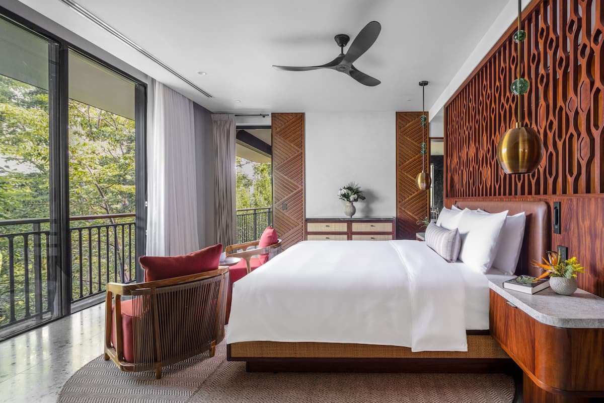 Eenvoudige kamer, 1 kingsize bed, niet-roken, balkon (View) | Een minibar, gratis wifi, beddengoed