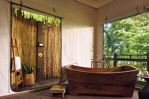 Minibár, ingyenes wifi és ágynemű