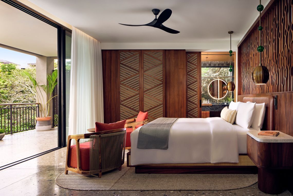 Canopy Suite | Hypo-allergenic bedding, minibar, free cribs/infant beds