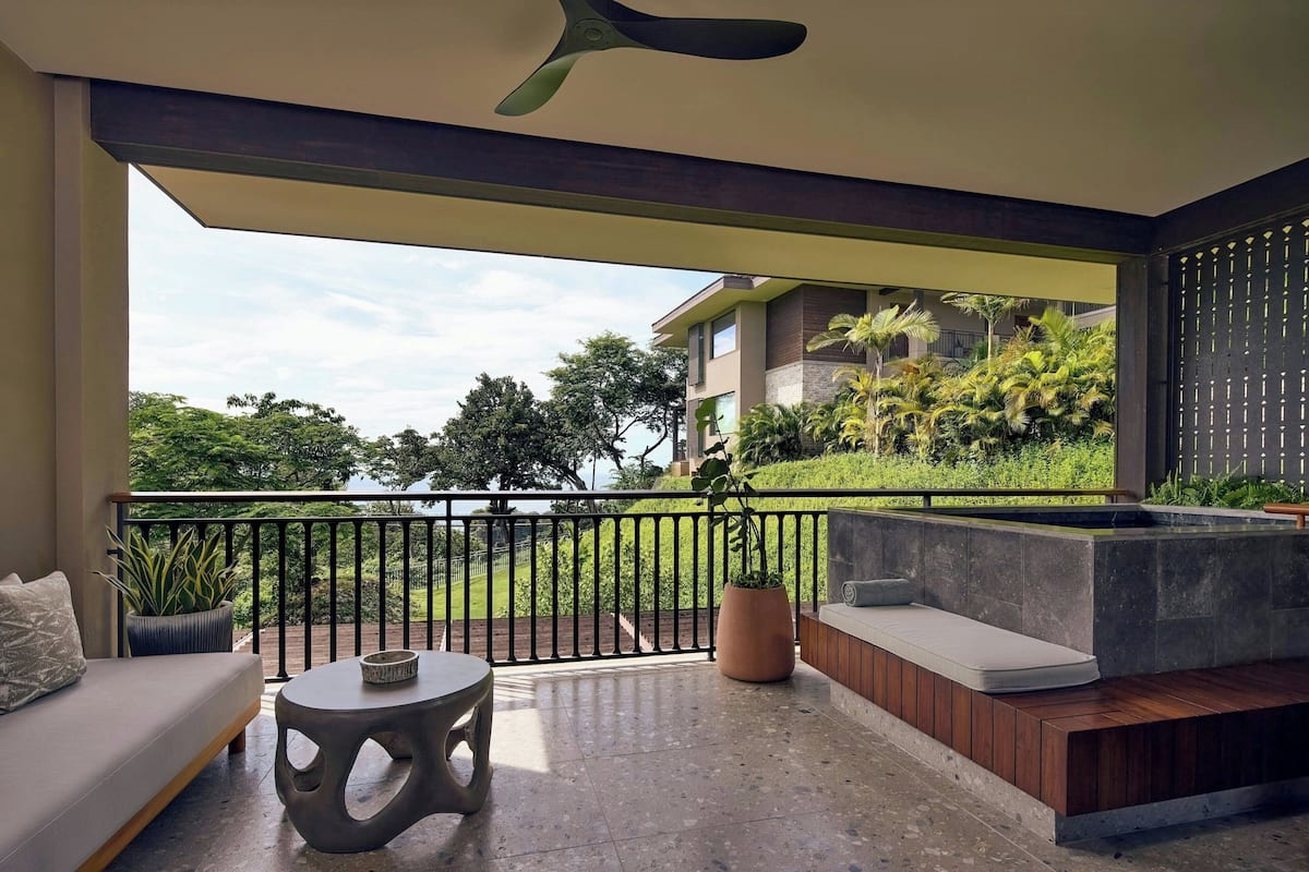 Huone, 1 suuri parisänky, valtamerinäköala | Minibaari, ilmainen Wi-Fi, vuodevaatteet