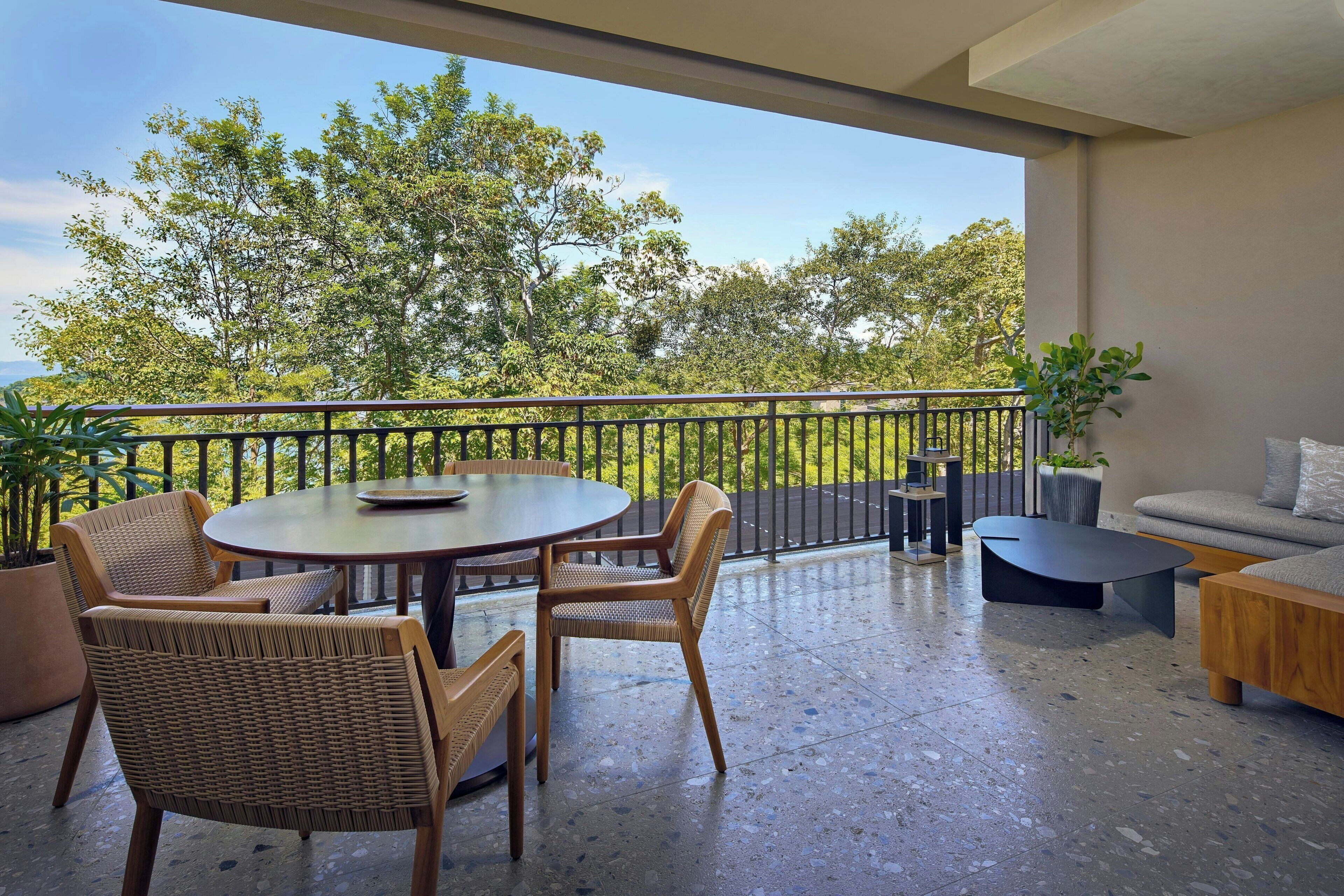 Zimmer, 2 Queen-Betten, eingeschränkter Meerblick (Balcony) | Minibar, kostenloses WLAN, Bettwäsche