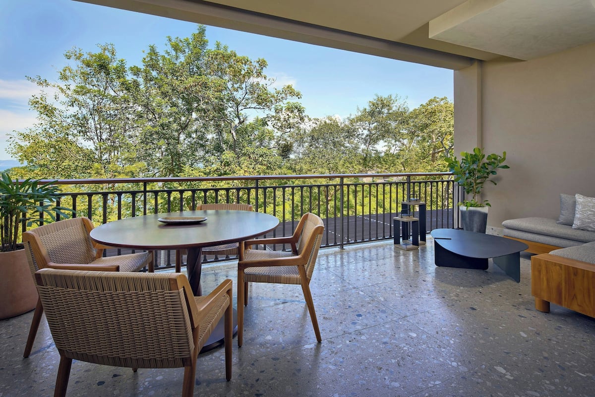 Room, 2 Queen Beds, Partial Ocean View | Hypo-allergenic bedding available, minibar, cribs (free)