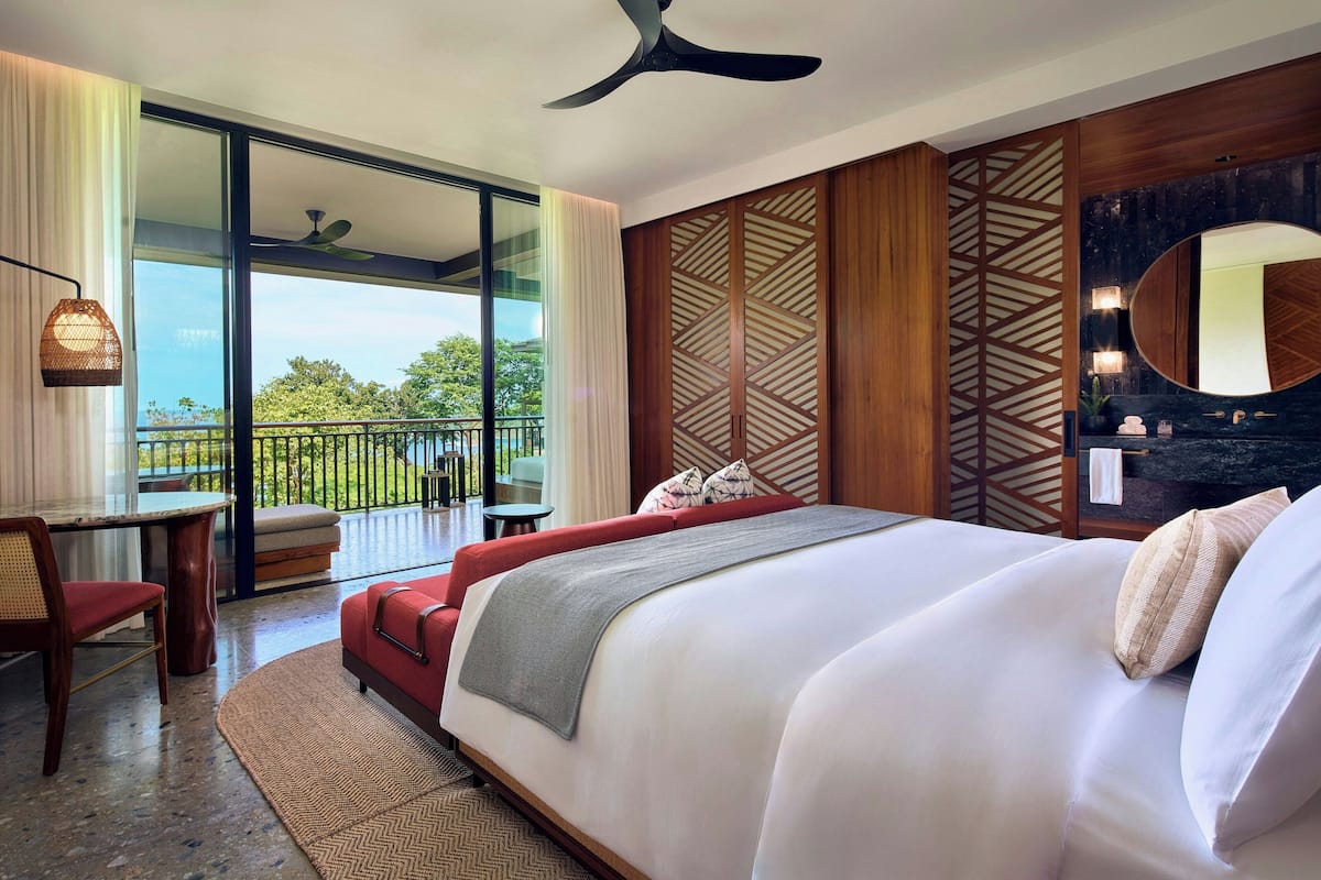 Room, 1 King Bed, Balcony, Partial Ocean View | Hypo-allergenic bedding available, minibar, cribs (free)