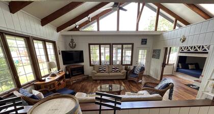 Best Downtown Location- Large, Beautiful!- The Queen Elizabeth House