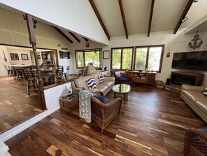 Una Smart TV, libros