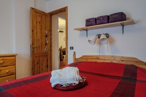 Appartement, balcon, vue sur le jardin | 2 chambres, accès au Wi-Fi (inclus)