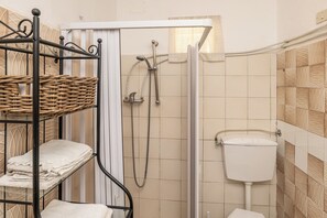 ハウス | バスルーム | シャワー、タオル、トイレッ  トペーパー