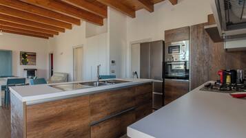 Ferienhaus, eigener Pool | Eigene Küche | Wasserkocher, Esstisch