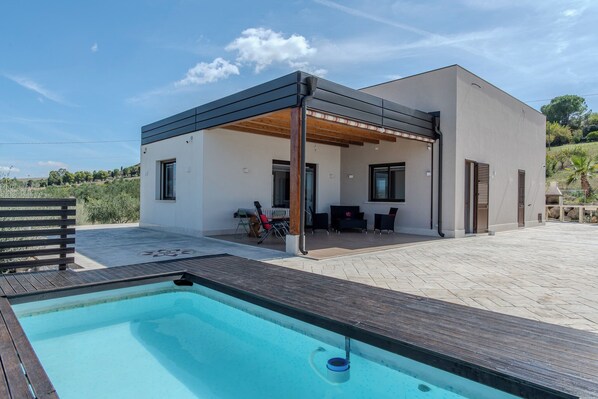 Outdoor pool - Villa Ginevra (Santa Ninfa)