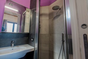 House, Private Pool | Bathroom | Shower, hair dryer, bidet, towels