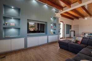 House, Private Pool | Living area | 32-inch flat-screen TV with cable channels - Villa Ginevra (Santa Ninfa)