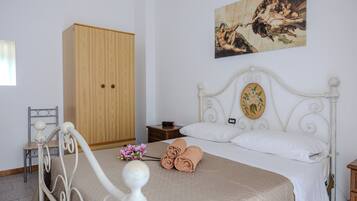 Appartamento, patio | 3 camere, Wi-Fi gratuito