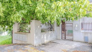 A gated area with a concrete wall, metal gate, and a small window. - Casa Vacanza Mary (Guardavalle)