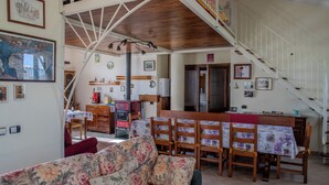 House, Private Pool, Pool View | Living area | 32-inch flat-screen TV with cable channels - A Casa Di Lea (Mondavio)