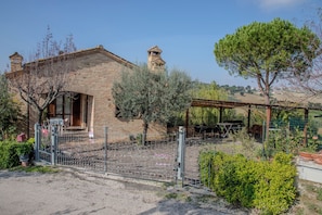 Front of property - A Casa Di Lea (Mondavio)