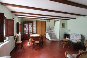 Interior - Giardino Boschivo (Montemarano)