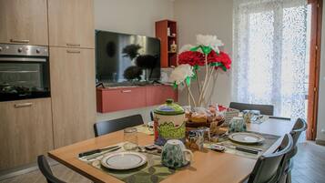 Apartment, Balcony | Dining room