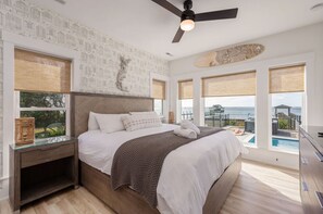 7 bedrooms, desk, iron/ironing board, travel crib