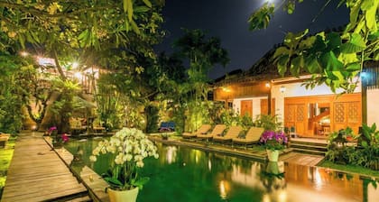 Spacious 9 Villa bedroom condo in beautiful Sanur Near Ocean Bali - Kitchen