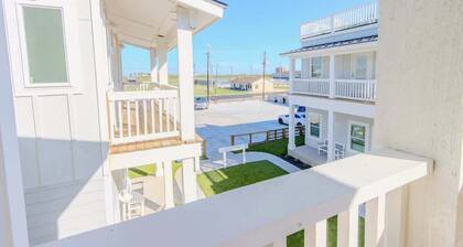Driftwood Delight *private Pool!*Beachway Bungalow