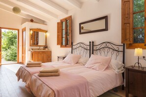 3 bedrooms, free WiFi, bed sheets