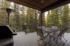 Outdoor dining - Luxury Mountain Escape • New Interiors • AC • Hot Tub + Views (Big Sky)
