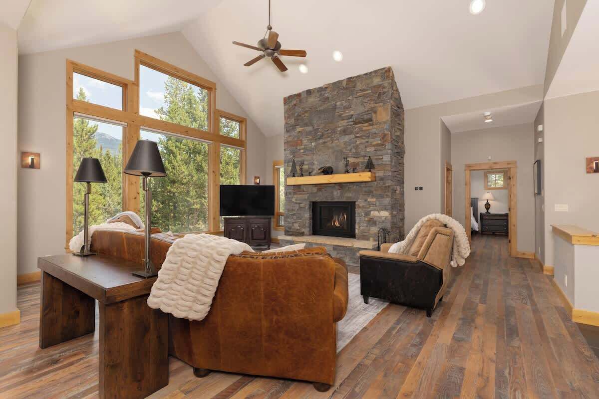 Smart TV, fireplace, offices