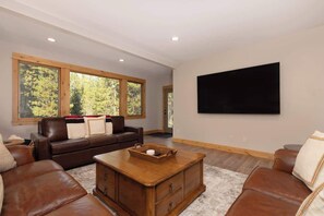 Smart TV, fireplace, offices