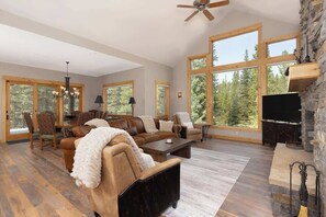 Smart TV, fireplace, offices