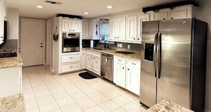 Spacious 4-bedroom house in Magnolia. Visit our mini-cow, donkeys and goats!