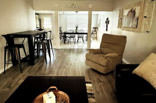 Spacious 4-bedroom house in Magnolia, Visit our mini-cow, donkeys and goats!