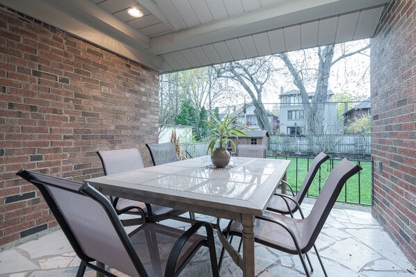 Outdoor dining