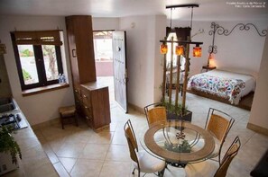 Villa clásica, vistas a la montaña | 1 dormitorio, caja fuerte, cortinas opacas y sistema de insonorización