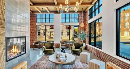 Cozy 1BR Apt Private Balcony, Gym, Yoga, Pool & Co-Working Space