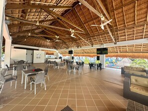 Dining - Pleasant rest Swimming pools Games Nature sun 3-bedroom apartment fitness room (Ricaurte)