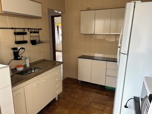 Private kitchen - Apartment in Vila Tupi, Praia Grande SP (Vila Tupi Praia Grande)