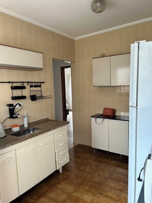 Private kitchen - Apartment in Vila Tupi, Praia Grande SP (Vila Tupi Praia Grande)
