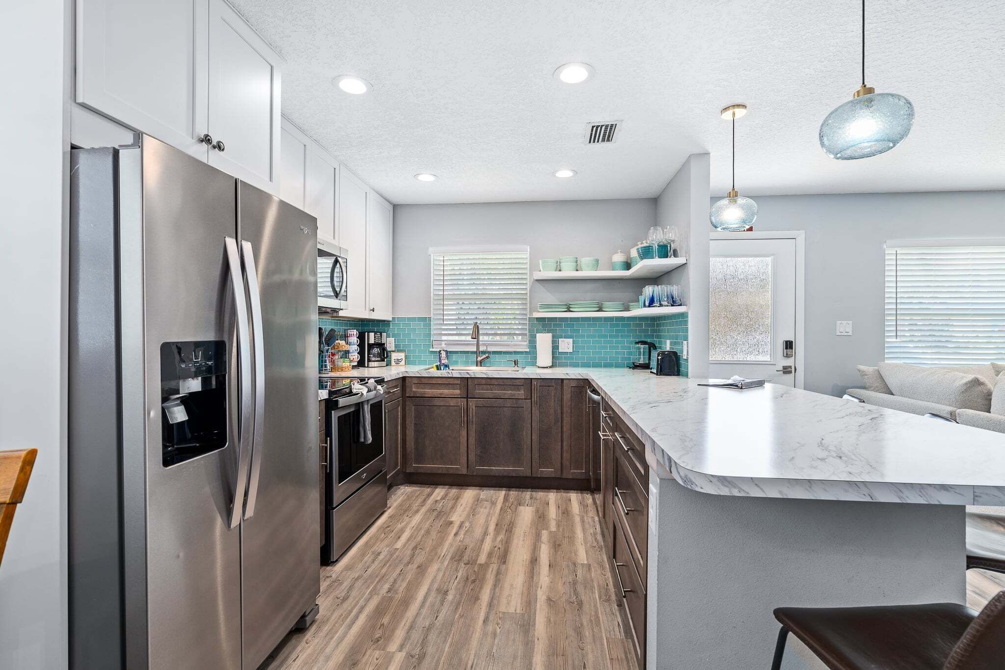 Coffee/tea maker, fridge, microwave, oven