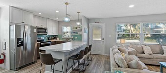 Entire Home-Pet Friendly-Large Fenced Yard-Sleeps 14