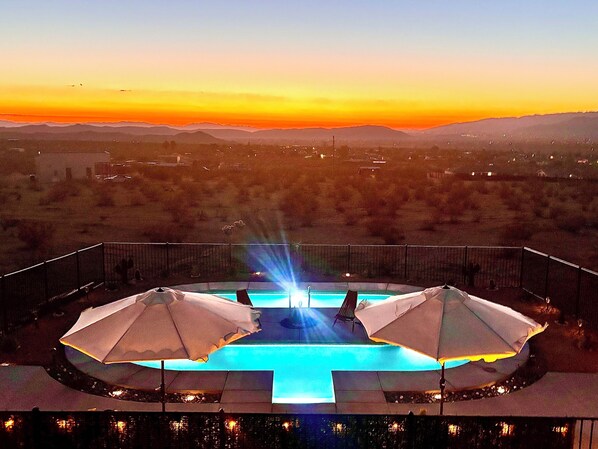 Outdoor pool - ⭐️⭐️⭐️⭐️⭐️5 Star🌵Guest Favorite with Heated Lazy River Pool☀️Rooftop  Observation Deck (Joshua Tree)