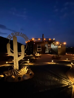 Exterior - ⭐️⭐️⭐️⭐️⭐️5 Star🌵Guest Favorite with Heated Lazy River Pool☀️Rooftop  Observation Deck (Joshua Tree)