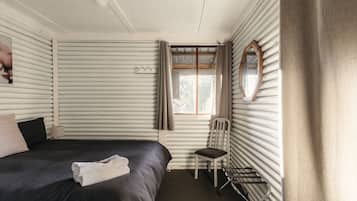 3 bedrooms, iron/ironing board, internet, bed sheets