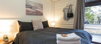 Secluded 3BR Cabin in Palmers Lane Estate with Pool, Tennis, walk to Cellardoors