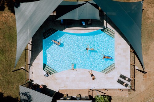 Secluded 3BR Cabin in Palmers Lane Estate with Pool, Tennis, walk to Cellardoors