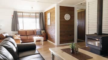 TV, fireplace, stereo