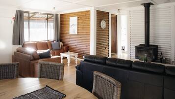 TV, fireplace, stereo