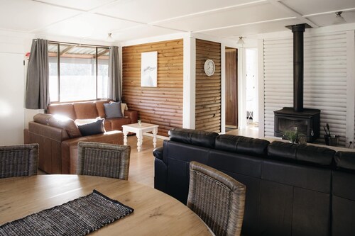 Secluded 6BR House @ Palmers Lane Estate with Pool, Tennis, walk to Cellardoors