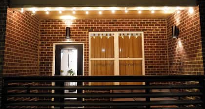 Spacious Apartment only 2 minutes to DT, Game Room
