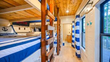 7 bedrooms, iron/ironing board, free WiFi, bed sheets