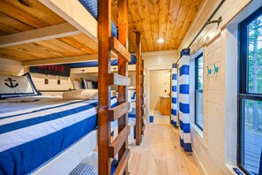 7 bedrooms, iron/ironing board, free WiFi, bed sheets